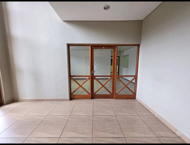 172M² OFFICE TO LET IN HONEYDEW